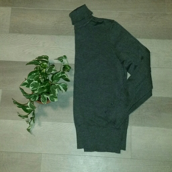Spense Gray Turtleneck Sweater - Picture 3 of 6